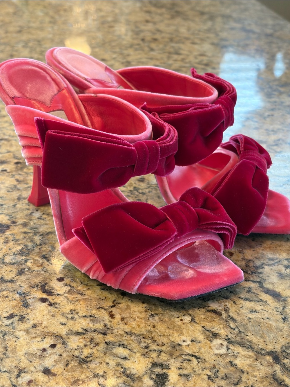 JIMMY CHOO Flaca 100
Bow-Embellished Velvet Mules